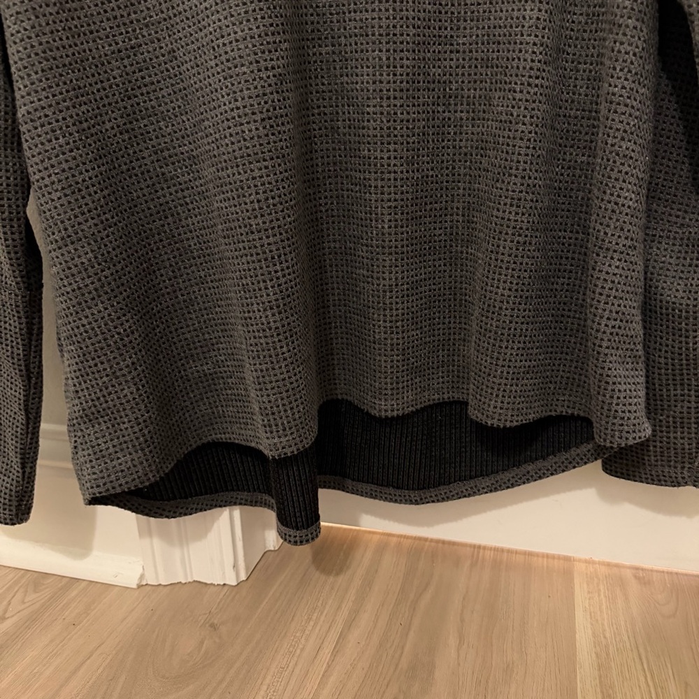 ANDREE BY UNIT Charcoal V-Neck Waffled Shirt - Picture 4 of 6